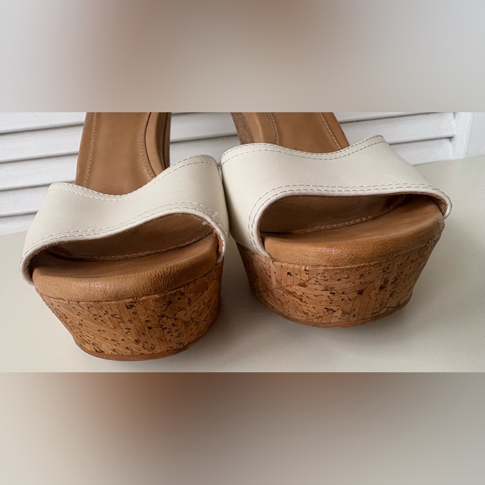 UGG White Platform Wedge Sandal with Beaded Ankle. Good condition size 8 - Picture 3 of 13